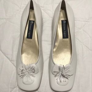 Etienne Aiger white flat shoes size 8